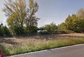 Terreno agricolo seminativo con laghetto e bosco